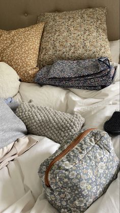 Scandinavian Room, Inside My Bag, Room Redo, Liberty Fabric, Quilted Bag, Bedroom Inspo, Just Girly Things, Summer Jewelry, Soft Girl