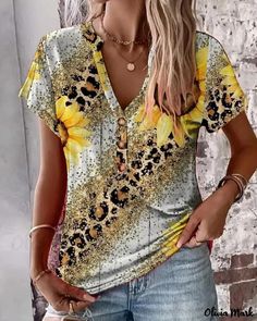 Olivia Mark - Camiseta informal abotonada con estampado de leopardo y detalle de girasol para mujer Summer V-neck T-shirt With Button Closure, V-neck T-shirt With Button Closure For Summer, Summer V-neck T-shirt With Buttons, Spring Short Sleeve T-shirt With Buttons, Spring Short Sleeve Button T-shirt, Spring Short Sleeve Buttoned T-shirt, Multicolor Sunflower Print Short Sleeve Top, Spring V-neck T-shirt With Button Closure, Yellow V-neck Top With Button Closure