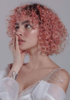 Curly Hair Color Ideas, Curly Hair Color, Dyed Curly Hair, Colored Curly Hair, Hair Color Pastel, Curly Hair Inspiration, Short Hair Color, Dye My Hair