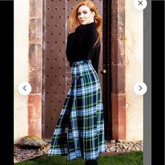 Taybridge Green Check Tartan Wool Kilt Pleated Skirt By Burberry 100% Authentic, Guaranteed !!! Made In Italy Color: Pine Green (Print On The Tag) High-Rise, Wrapover Heat-Pressed Pleats At Front All-Over Signature Check Pattern 2 Buckled Leather Belt And Button Closure Fringe Detailed Edge 100% Lana Wool Exterior Cotton / Viscose Partial Lining Size: Uk 810/ Us 8/ It 42 Approx. Measurements: Waist: 32 "Total Length (Back): 28" Original Price: $ 1295 Celtic Fashion, Looks Kate Middleton, Tartan Clothing, Tartan Fashion, Great Scot, Rock Outfit, Tartan Kilt, Stylish Skirts, Wardrobe Classic