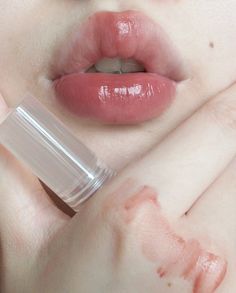 Theme Pics, Chinese Aesthetic, Lipstick Stain, Weird Things, Pretty Skin, Glowy Makeup, Beauty Stuff, Asian Makeup, Pale Skin