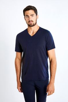 The Best Travel Top. Man Showing the Front Profile of a Men's Vince Top in Navy. Travel Vest, Curvy Pants, Travel Tees, Travel Shirt, Mens Travel, Safari Jacket, Travel Shirts, Free Fabric, Wrinkle Free