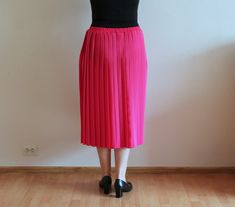 "Pleated Skirt Vintage Skirts Women's Skirts 80s Accordion Pleated Midi Skirts Pink Skirt Elastic Waist Skirt Shown on model M/L Measurements: Waist: ~15 - 19\"/ 38 - 48 cm( lying flat) Length: 30\"/ 76 cm Condition: great Vintage Condition N.B. Color may slightly differ from picture Material: 100% polyester Please check measurements to insure a proper fit. Remember to allow yourself some extra room for movement. You can compare these with something from your closet that fits you well. Please co Retro High-waist Pleated Skirt For Spring, Retro High Waist Pleated Skirt For Spring, High Waist Retro Pleated Skirt For Spring, High Waist Retro Pleated Skirt, Retro Mini Skirt For Parties, Retro Stretch Skirt For Party, Retro High Waist Stretch Skirt, Retro Spring Midi Pleated Skirt, Spring Retro Pencil Skirt