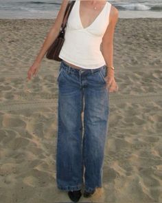 Farm Summer Outfits, School Fit Inspo Summer, Fall At The Beach Outfits, School Picture Day Outfit Highschool, How To Style Blue Jeans, Pretty School Outfits, Summer Outfits School, Mode Inspiration