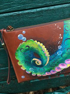 Womens original leather ipad clutch. Kraken purse bag. Hand painted ✿---External Dimensions28 x 0.5 x 19 cm / 11 x 0,3 x 7,5 inWeight0.25 Kg✿---Outside- 100% genuine Italian leather- zip closure- back pocket with zip closure- leather band- leather and metal details✿---Inside- synthetic fabric lining- pocket with zip closure Personalized Clutch, Painted Bags, Special Gifts For Her, Large Clutch, Handmade Leather Shoes, Black Leather Gloves, Hand Painted Leather, Handmade Leather Wallet, Brown Leather Bag