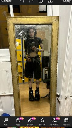 Indi Jeans, Modern Goth, Crust Punk, Mall Goth, Work Looks, Tattoo Style, Black Outfit, Aesthetic Fashion, Cute Casual Outfits