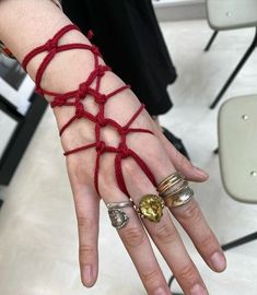 Watercolor Tattoo Ideas, Mode Hippie, Red Rope, Red String, Neue Outfits, Hip Hip, Mode Inspo, Mode Inspiration, Dandy