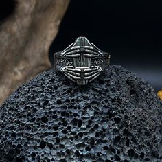 🐬Product Name：Vintage Coffin Ghost Claw Vampire Ring  🐬Material：Stainless Steel 🐬Band color：Silver 🐬Style：Halloween,hip-hop,parties 🐬Personalized：Yes 🐬Recycled：Yes 🐬Occasion : Anniversary / Daily / Wedding / Gift / Party/birthday/Valentine's Day/Engagement/Mother's Day/Father's Day 🐬Metal:Stainless Steel 🐬Metal Color:Silver 🐬Style:Art Decor,Hiphop,Vintage,party,dance 🐬About Size:Height: about1.19cm Thickness: about -44cm Width: about -11cm We can provide personalize ring sizes of 7-12 Halloween Black Stainless Steel Ring, Black Stainless Steel Rings For Halloween, Vintage Black Rings For Halloween, Halloween Silver Claw Jewelry, Silver Grunge Style Jewelry For Cosplay, Vintage Black Metal Skull Ring, Silver Punk Claw Rings, Nickel-free Silver Gothic Skull Ring, Gothic Skull Ring In Stainless Steel For Halloween