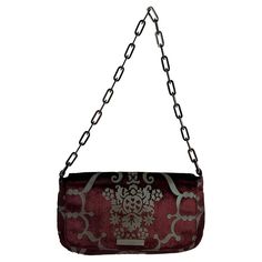 Check out this item from 1stdibs! S/S 2000 Gucci by Tom Ford Burgundy Velvet Chain Bag : https://www.1stdibs.com/id-v_16842462 Velvet Gucci, Gucci Chain, Gucci By Tom Ford, Tom Ford Bag, Rose Bag, Fur Purse, Gucci Spring, Hermes Kelly Bag, Baroque Pattern