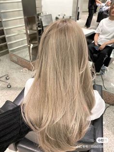 Creamy Buttery Blonde Hair, No Dimension Blonde, Sandy Beige Hair, Sandy Blonde Hair Balayage, Hair Sandy Blonde, Light Ashy Blonde Hair, Expensive Blonde Hair, Champagne Hair Color