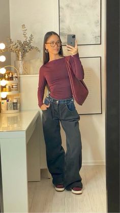 Clean girl aesthetic, baggy jeans, black jeans, red long sleeve, mauve, long hair, brunette, red bag, handbag, casual outfit, winter outfit, Daisy Wolanski, Wide Leg Jeans For Women, Basic Girl Outfit, Phineas Y Ferb, High Waist Wide Leg Jeans, Black Jeans Outfit, Streetwear Mode, Uni Outfits, Retro Blue