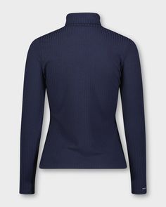 El jersey de cuello alto de canalé ancho es un básico cómodo para tu armario. Puedes usarlo solo o con un suéter encima. Este hermoso azul marino realza este jersey de cuello alto. Ribbed Turtleneck, Winter Wardrobe, Must Haves, Turtle Neck, Stripes, Navy, Wardrobe, Closet, How To Wear