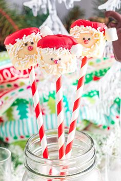 These festive marshmallow pops are the cutest treat for your holiday gatherings. They're coated in rich Belgian chocolate and given a splash of color with chocolate candy melts. You can easily jazz them up with fun toppings like sprinkles and pretzels. Plus, there’s a fun tutorial for making Santa and Rudolph, plus easy instructions for creating a cheerful Christmas tree marshmallow. Get ready to spread some holiday cheer by making your own Christmas marshmallow pops. They're so cute AND tasty! Decorated Marshmallows, Santa And Rudolph, Mini Pretzels, Small Mason Jars, Marshmallow Pops, Chocolate Candy Melts, Lollipop Sticks, Simple Christmas Tree, Belgian Chocolate