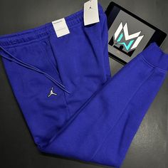 Nike Air Jordan Mj Jumpman Fleece Jogger Pants Blue Dq7340-432 Men's Sizes. Measurements Medium Waist: 31 Inches Inseam: 28.25 Inches Length: 40.5 Inches Large Waist: 32.5 Inches Inseam: 28.25 Inches Length: 40.5 Inches Xl Waist: 35 Inches Inseam: 28.5 Inches Length: 41 Inches 2xl Waist: 37 Inches Inseam: 28.5 Inches Length: 42.25 Inches Blue Fleece Bottoms For Winter, Winter Jogging Bottoms In Blue, Blue Pants For Winter Sports, Blue Sweatpants With Pockets For Jogging, Blue Winter Sports Pants, Blue Fleece Pants For Jogging, Blue Jogging Pants With Pockets, Casual Blue Fleece Pants, Blue Jogging Pants With Side Pockets