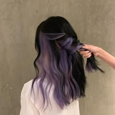 Slip Dye Hair, Layered Hair Dye, Peekaboo Hair Color Ideas, Hidden Hair Color, Highlight Ideas, Hair Color Underneath, Peekaboo Hair