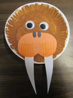 a paper plate with a lion face on it and two forks sticking out of it