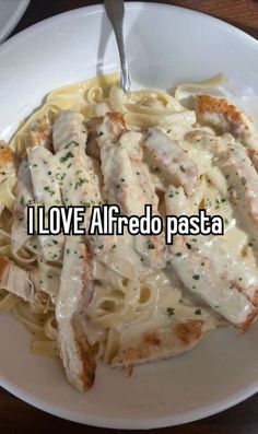 i love alfredo pasta with chicken and parmesan cheese on the top is shown