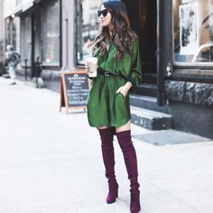 4 duos de cores que deixam qualquer look estiloso - Guita Moda Wendy's Lookbook, Purple Boots, Moda Chic, Outfit Trends, Karen Walker, Looks Chic, Winter Outfits Women, Boots Outfit, Outfits Casuales