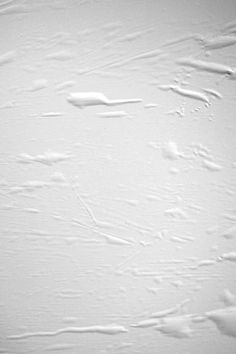 an image of snow on the side of a mountain in black and white, taken from above