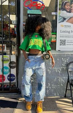 Stylish Streetwear Women, Street Wear Fashion Black Women, Rnb Aesthetic Outfit, West Coast Aesthetic Outfits, Fdos Outfits, Clothing Styles Aesthetic, Women In The 90s, 90s Aesthetic Black Women, 90s Street Style Aesthetic