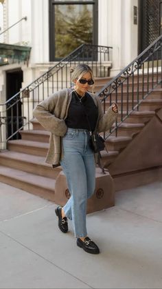 How To Wear Loafers, Wide Leg Jeans Outfit, Office Casual Outfit, Chunky Loafers