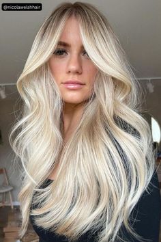 Chic platinum blonde hair - Root smudge blonde balayage, your go-to for a glamorous transformation. Root Smudge Blonde, Baby Blonde Hair, Cool Blonde Hair Colour, Root Smudge, Blonde Hair With Roots, Summer Blonde Hair, Balayage Blond, Cool Blonde Hair, Blonde Roots