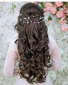 Simple Indian Wedding, Indian Simple Wedding, Open Curls, Party Hair Inspiration, Latest Bridal Jewellery, Diy Hair Hacks, Easy Party Hairstyles