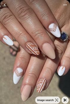 Bobo Nail Art, Simple Aztec Nail Designs, Beach Boho Nails, Boho Manicure Ideas, Sedona Inspired Nails, Western Inspo Nails, Boho Toe Nail Designs, Boho Beach Nails, Boho Nails Short