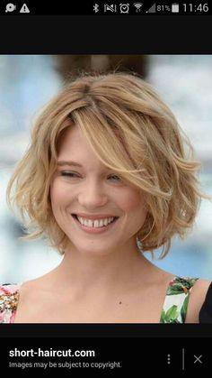 Messy Short Thick Wavy Hair, Short Wavy Hairstyles For Women, Sanggul Modern, Thick Wavy Hair, Wavy Bob Hairstyles, Wavy Haircuts, Haircut Styles, Wavy Hairstyles, Short Wavy Hair