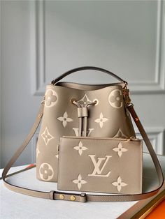 SCM - LOV Bags - 289 – Stylish Carry Louis Vuitton Taschen, Sac Louis Vuitton, Leather Shoulder Bags, Bucket Handbags, Purse Crossbody, Handbags Tote, Crochet Bags