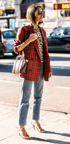 LFW SS 2019 Plaid Mixed Prints Outfit, Gold Velvet Blazer Outfit, Plaid Street Style, Chic Holiday Party Outfit, Patterned Blazer Outfit, Eclectic Business Casual, Tartan Outfit Women, Red Plaid Blazer Outfit, Red Checkered Shirt Outfit