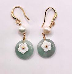 "Real Jade Earrings Mother of Pearl Shell Flower White Fresh Water Pearls  Note: Jade Stone is Real and may Vary in Shade I will do my best to find the best match and shade for each pair. Earring is approximately 1.5\" overall length" Pearl Drop Earrings As Spring Gifts, Green Flower Earrings For Pierced Ears, Pearl Drop Earrings With Flower Charm, Jewelry Presentation, Mother Of Pearl Earrings, Gold Aesthetic, Diy Wire Jewelry, Flower White, Jade Earrings