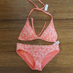 Orange, Pink And White Bikini Top And Bottom With Little White Stars. Ties At The Neck And Around The Back. Brand New With Tags! Pink Bikinis, Baithing Suits, Pretty Swimsuits, Swimsuit Inspo, Summer Bathing Suits, Trendy Outfits For Teens, Cute Bathing Suits, Cute Preppy Outfits