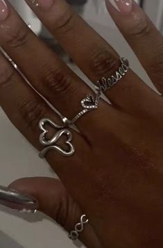 Rings Aesthetic Silver, Silver Rings Aesthetic, Silver Jewelry Aesthetic, Chunky Silver Jewellery, Girly Bracelets