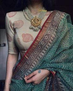 Pretty Suits, Saree Accessories, Cotton Blouse Design, Gaun Fashion, Sari Blouse Designs, Indian Saree Blouses Designs, Indian Fashion Saree, Saree Designs Party Wear, Honey Chicken