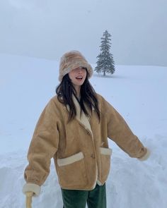 Japan Cold Weather Outfit, Sapporo Winter Outfit, Cold Outfits Aesthetic, Cold Girl Aesthetic, Winter Going Out Outfits, Korean Winter Outfits, Looks Adidas, 00s Mode