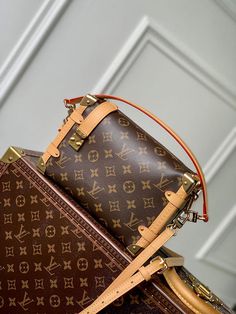 ?? SIZE : 21×14×6 CM 587201 Lv Handbags, Urban Outfits, Trendy Accessories, Lv Bag, Fashion Essentials, Affordable Fashion, Sneaker Head, Urban Fashion, Louis Vuitton Bag