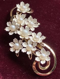 Pretty white enamelled flower brooch set with central faux pearls on gold metal Elegant White Enamel Pin, White Enamel Brooch Jewelry, Vintage White Pins For Anniversary, White Flower Enamel Pin For Wedding, Formal White Enamel Pin, Formal White Enamel Pin Brooch, Vintage White Flower Pins, Pearl Brooch, White Enamel