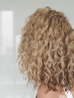 The best haircuts for curly hair Best Haircuts For Curly Hair, The Best Haircut, Hair Romance, Best Haircuts, Blonde Curly Hair, Haircuts For Curly Hair, Scene Hair, Permed Hairstyles, Curly Hair Tips