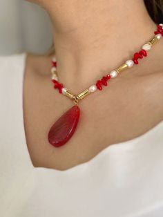 Red coral and pearl necklace, Fire Agate Pendant Necklace, Handmade Statement Necklace Agate Gemstone, Necklace for mothers day Perfect and thoughtful gift for mothers day. This necklace will make your girlfriend or wife very happy. A unique gift that she can't find anywhere It is completely made of real pealrs and agate stones. As with all our necklaces, the design of this model belongs to us. Materials; -Mother of pearl beads, pearl beads, agate pendant. -Non-tarnishing gold-plated clasps and Red Agate Gemstone Beaded Necklace, Red Agate Stone Necklace, Unique Red Agate Beaded Necklaces, Handmade Red Agate Necklace, Red Agate Pendant Jewelry, Handmade Statement Necklace, Agate Pendant Necklace, Fire Agate, Coral Necklace