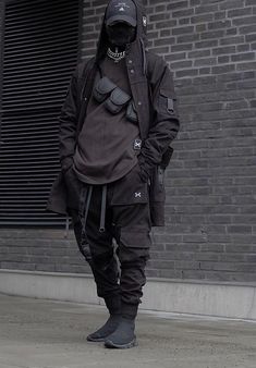 Combat Vest Outfit, Mens Techwear Aesthetic, Techwear Inspired Outfits, Men Outfits Techwear, Urban Goth Fashion, Men’s Cyberpunk Outfit, Mens Techwear Outfit, Modern Ninja Outfits Men, Ninja Inspired Fashion