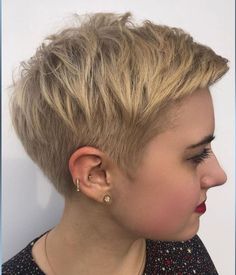 Pixie With Undercut And Bangs, Extreme Short Haircut Women, Bob Layers, Short Undercut Hairstyles, Layers Bangs, Choppy Hairstyles, Choppy Pixie Cut, Curly Haircut, Short Undercut