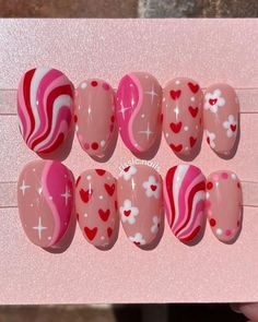 Black Fall Nails Plaid Nails Step By Step, Fun Creative Nail Designs, Pastel Valentines Nails, Graphic Nail Designs, Detailed Nail Designs, Kawaii Nail Designs, One Piece Nail Art, Aesthetic Press On Nails, Retro Nail Art