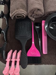 #hair #hairstylist #aesthetic #inspo #pink #tools #framar Hairstylist Aesthetic, Beauty School Cosmetology, Beauty Careers, Cosmetology Student, Hair School