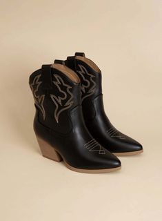 Blazing-S Western Boots - Rocca & Co Embellishment Embroidery, Western Silhouette, Rose Leggings, Beach Sunglasses, Boots Style, Western Booties, Pointed Heels, Shoe Boutique, Cloth Material