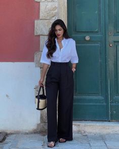 13 Incredible Old Money Aesthetic Outfits To Recreate Yourself - The Wandering Girl Outfit Formal Mujer, Look Zara, Look Office, Corporate Outfits, Business Casual Outfits For Work, Money Aesthetic, Classy Work Outfits, Stylish Work Outfits, Old Money Aesthetic