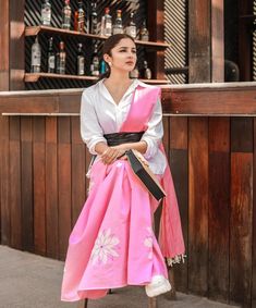 Mismatch Clothes Outfits, Saree With Shirt Blouse, Mismatch Theme Outfit, Indo Western Casual Outfits, Cotton Saree Look Modern, Mismatch Outfit Ideas, Modern Saree Look, Mismatched Clothes, Winter Saree