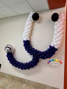 balloons are attached to the wall in an office