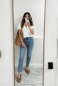 Womens Essentials Wardrobe, Boss Mom Outfits, Cute Simple Mom Outfits, Work Outfits Women Boutique, Relaxed Classic Style Fashion, Mom Spring Fashion, Buissnes Casual Outfits Summer, Spring Simple Outfits, Neutral Casual Outfits Simple