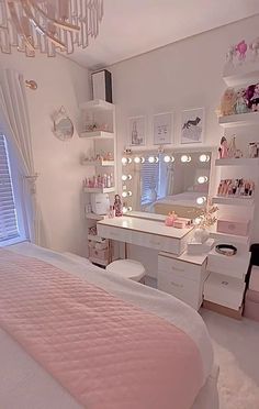 Rice Lights Decoration Ideas Bedroom, Cozy Girly Bedroom Aesthetic, Cute Bedroom Furniture, Room Ideas For A Small Room, Diy Vanity Ideas Bedroom, Cute Room Inspo Pink, Room Ideas Basic, Must Have Room Decor, Pink Bedroom Ideas For Teens